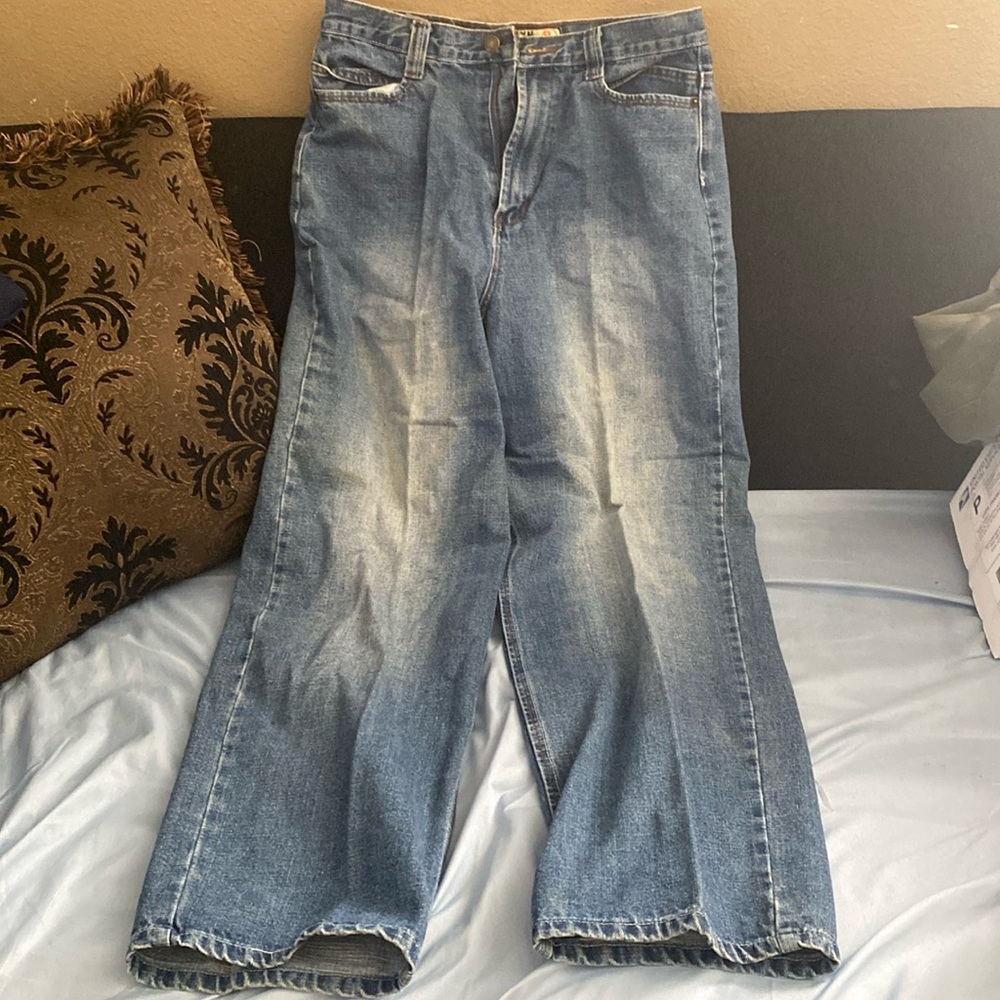 Men Brooklyn xpress jeans in size 32 , with the inseam 32 an a dark blue color